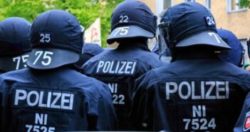 Niedersachsen Polizei: im Clubheim der Hells Angels (Video) (Foto: shutterstock - Jannis Tobias Werner)