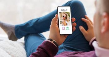 Erfahrungsbericht: Love-Romance-Scam mit reichen Traumfrauen auf Tinder Erfahrungsbericht: Love-Romance-Scam mit reichen Traumfrauen auf (Foto: AdobeStock 224458946 Kaspars Grinvalds)