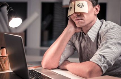Chronisches Fatigue Syndrom: Berufsunfähigkeit einer Lehrerin gerichtlich (Foto: AdobeStock 244256673 Viacheslav Yakobchuk)