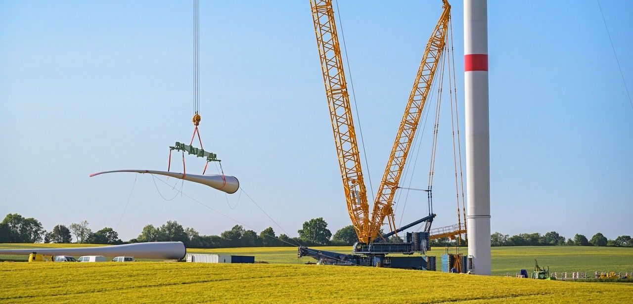 Praxishilfe unterstützt Repowering von Windenergieanlagen in der (Foto: AdobeStock - Maren Winter 611904280)