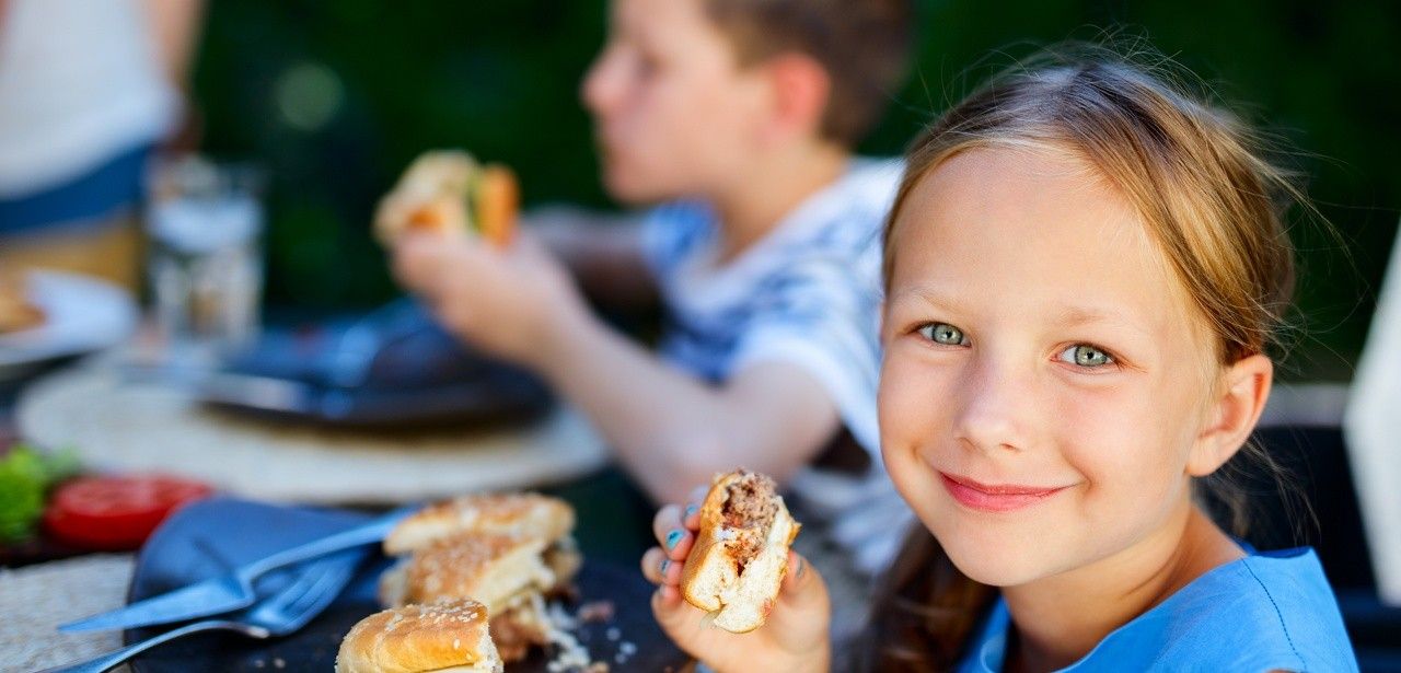 Experten kritisieren Gesetzesentwurf zum Kinder-Lebensmittel-Werbegesetz als verfassungs- und (Foto: AdobeStock - BlueOrange Studio 94871300)