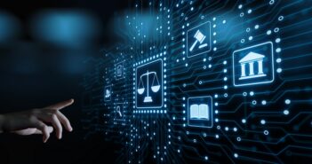 Strafverfahren im digitalen Raum: Wie Gerichte mit neuen Technologien umgehen (Foto: AdobeStock - Sikov - 210497736)