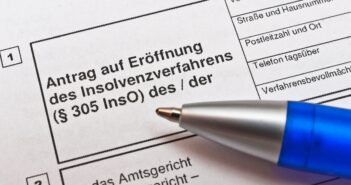 Wege aus der finanziellen Not: Was bei drohender Privatinsolvenz zu beachten ist (Foto: AdobeStock - Stockfotos-MG - 114973513)
