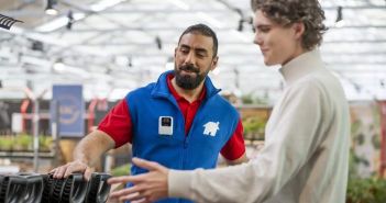 Body Worn Kameras erhöhen Mitarbeitersicherheit und Effizienz im (Foto: Axis Communications AB)