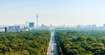 Neukölln ergreift Maßnahmen gegen ungenehmigt vermietete Wohnungen im (Foto: AdobeStock - marcus_hofmann - 122998518)